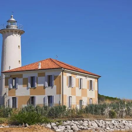 Stylish Beachfront Flat In With Pool Bibione