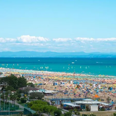 Apartamento Stylish Beachfront Flat In With Pool *