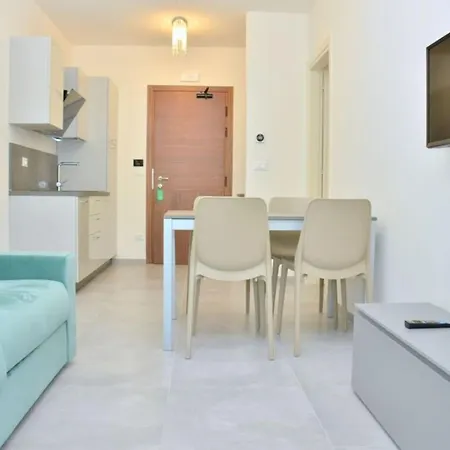 Stylish Beachfront Flat In With Pool Apartment *