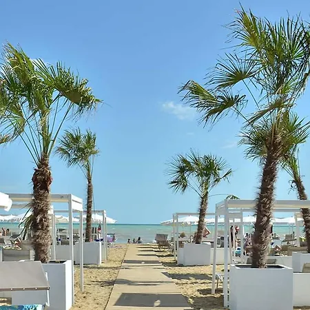 Apartment Stylish Beachfront Flat In With Pool *