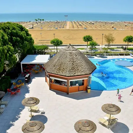 Stylish Beachfront Flat In With Pool